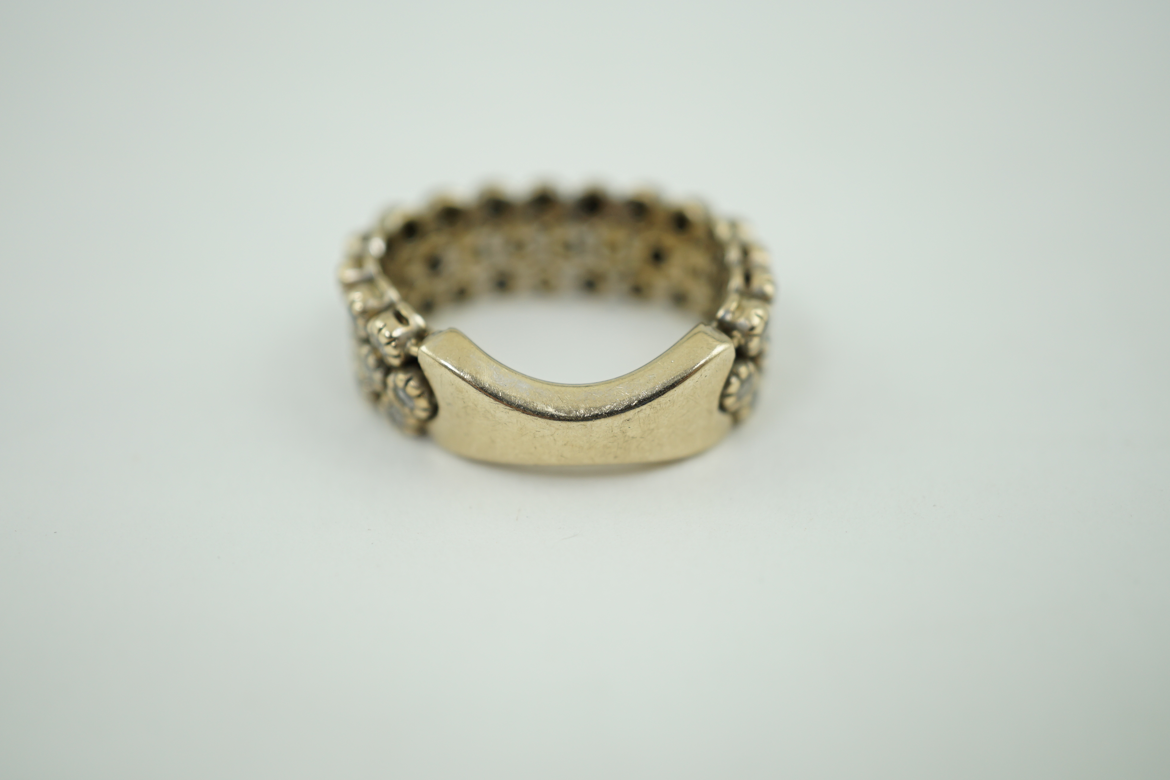 An 18k white gold and diamond chip cluster set articulated band